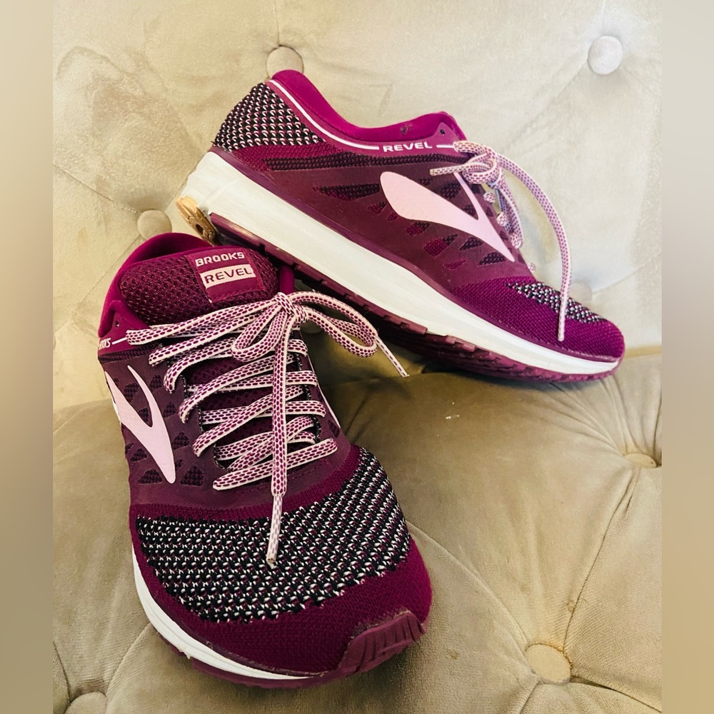 Women’s Brooks Revel sneakers size 7.5